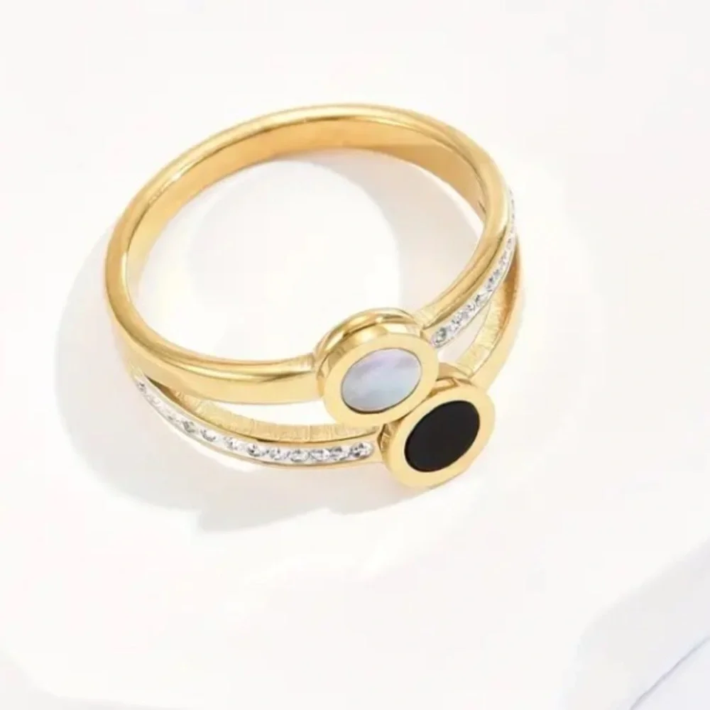 💍Dainty Double White and Black Shell Stainless Steel Ring